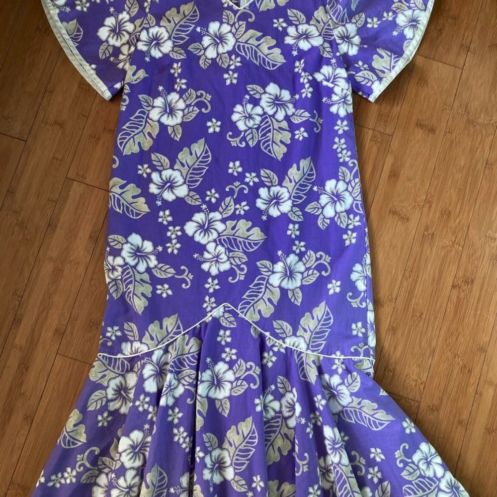 SHANNON MARIE Floral Hawaiian Purple Dress Size MEDIUM ruffle peplum hem fishtai